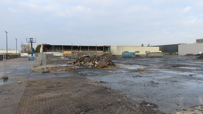 912344 Afbeelding van het opruimen van de laatste restanten van de grote brand op 6 september 2024 op het perceel ...